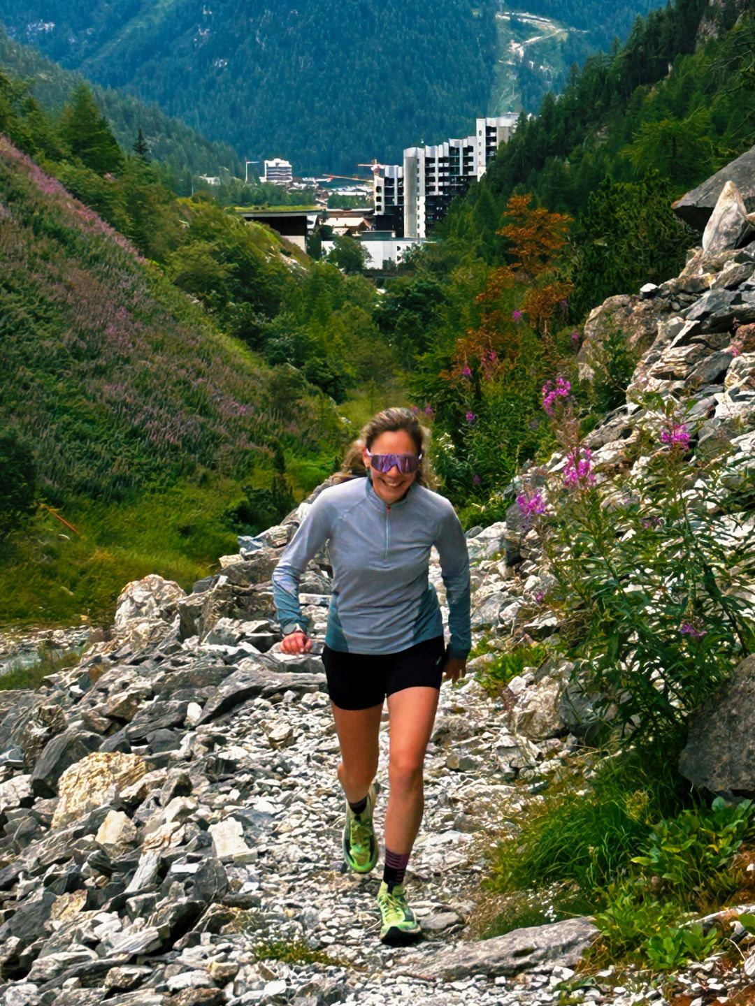 Chloe, diététicienne spécialisée en sport d'endurance, avec des athlètes en consultation