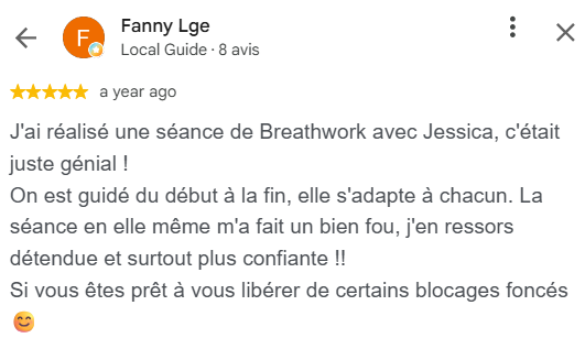 Moment de libération émotionnelle pendant une séance de breathwork, expression de paix et de soulagement