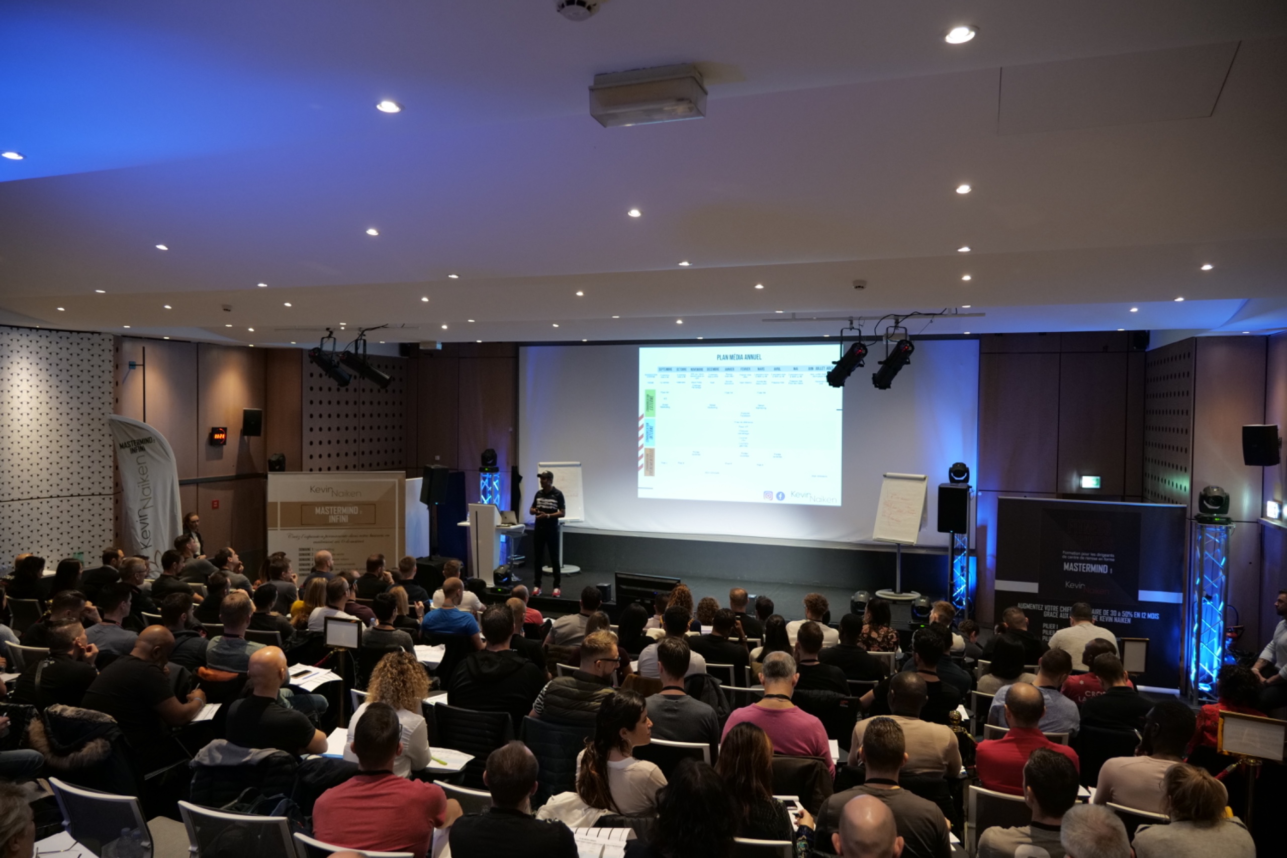 Kevin en séminaire avec des entrepreneurs
