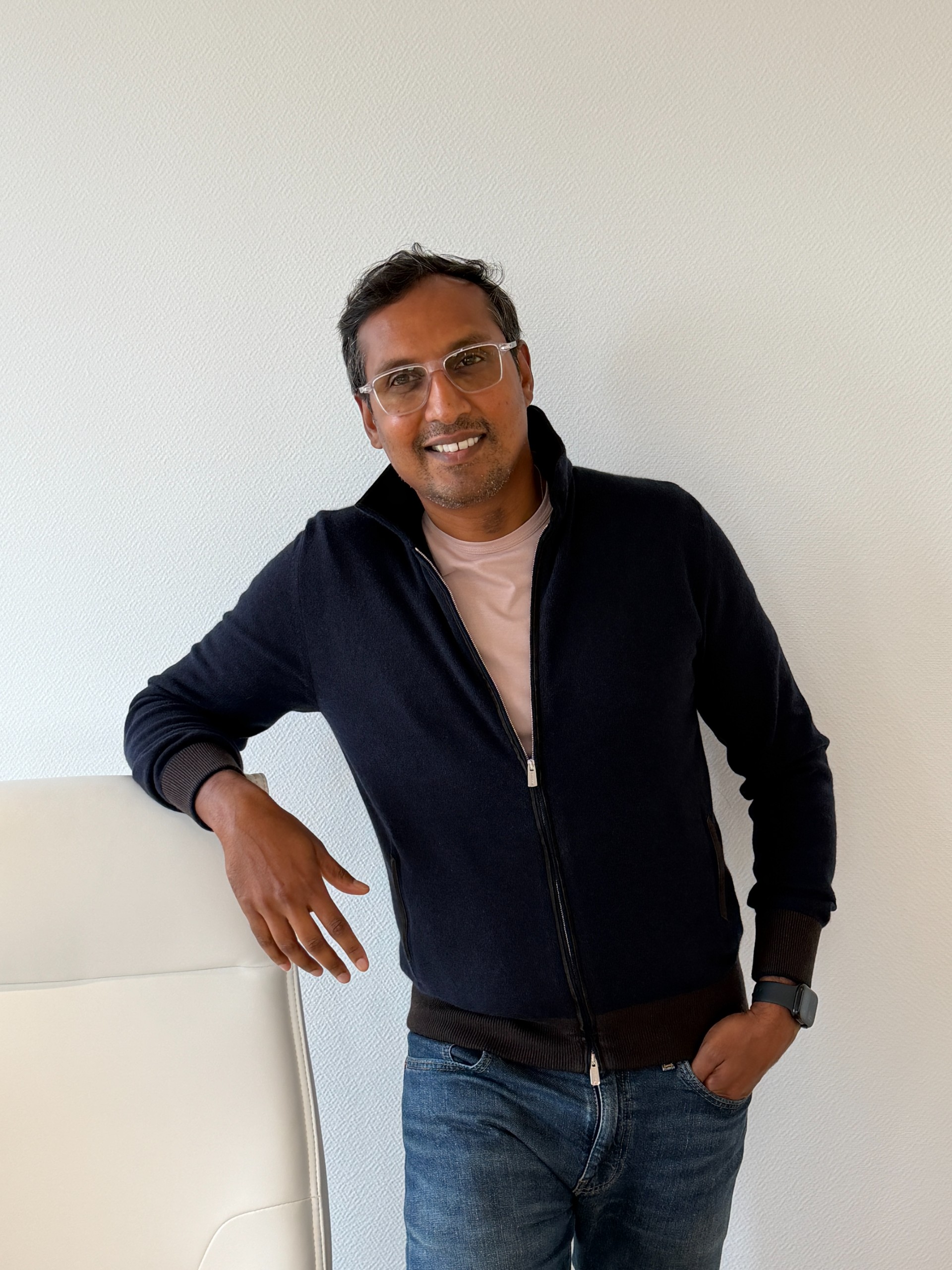 Kevin, fondateur de la Méthode NAIKEN, dans son environnement de travail