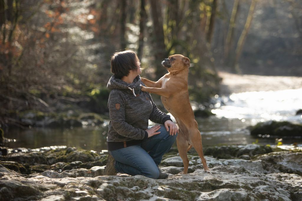 Laure, éducatrice canin spécialisée en comportement et détection canine