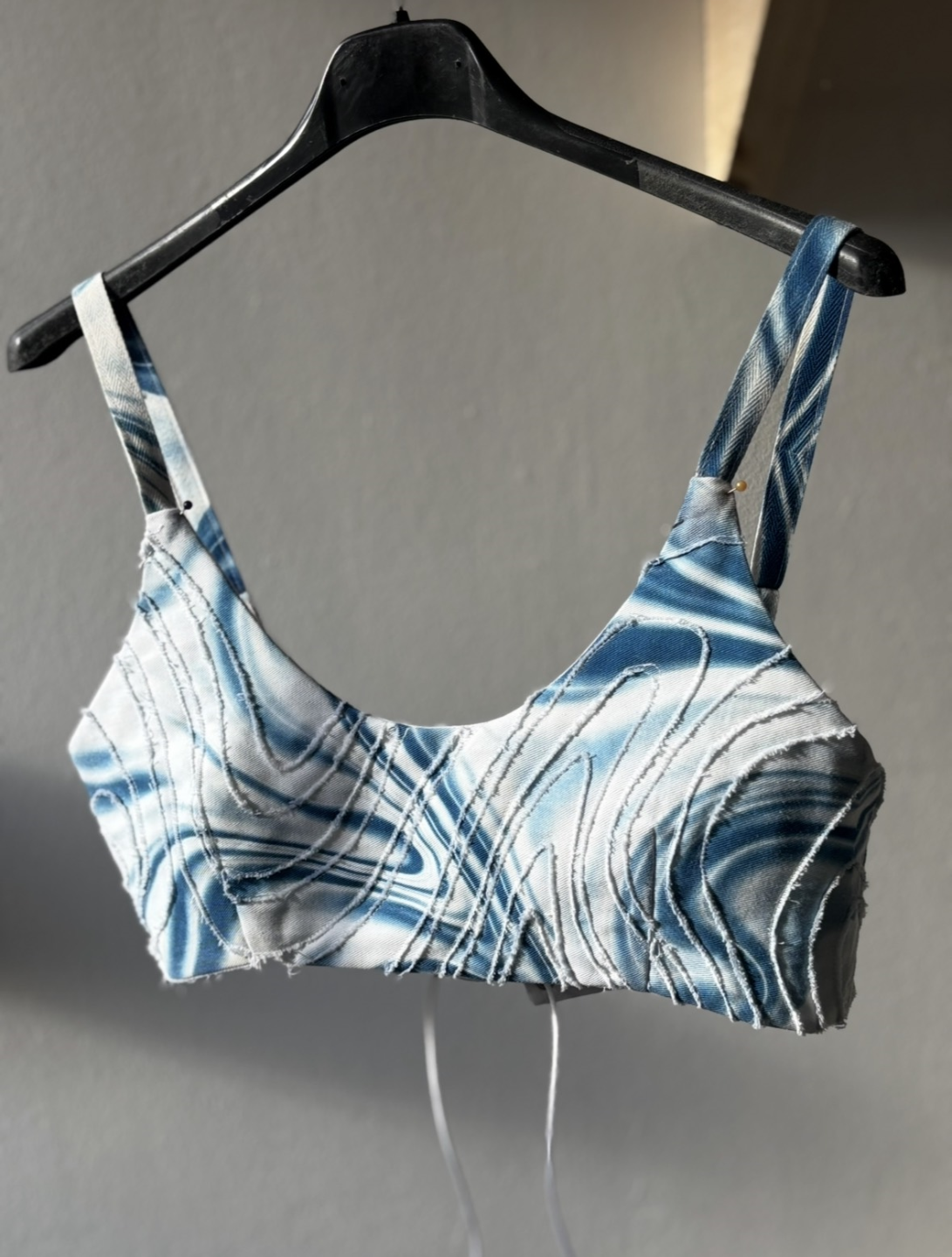 Photo principale de la brassière top cyanotype artisanale
