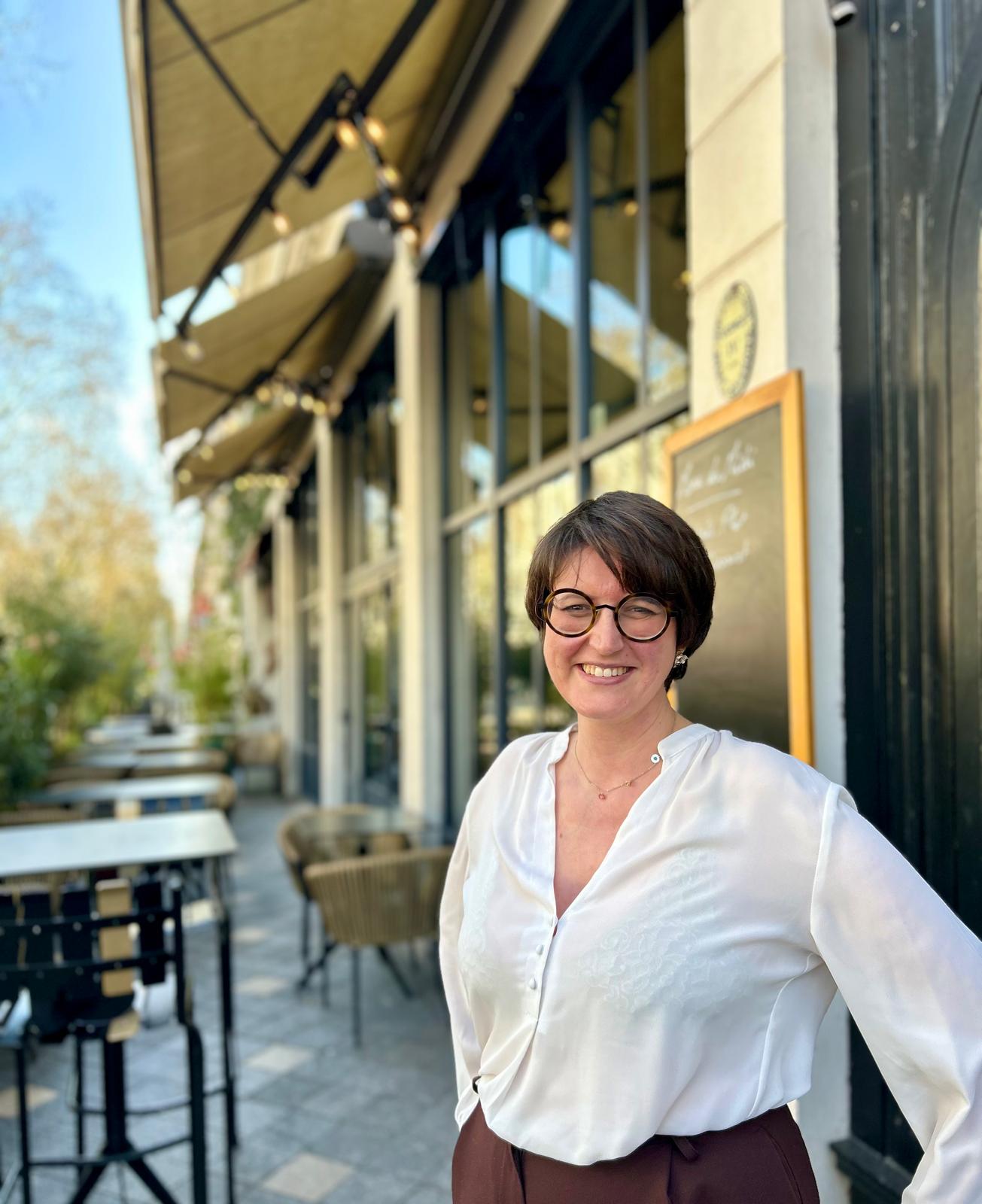 Sarah, experte en hôtellerie avec 15 ans d'expérience