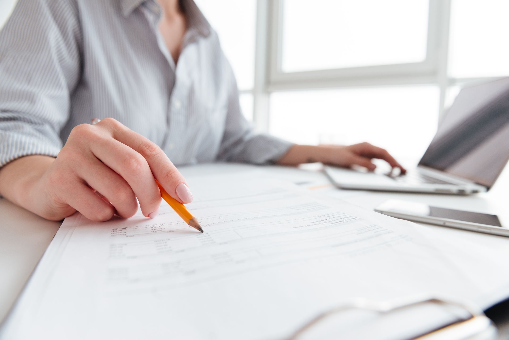 Formation réglementation : documents officiels, étiquetage professionnel et bougies conformes aux normes
