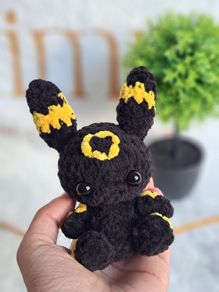 Collection de peluches artisanales colorées et adorables