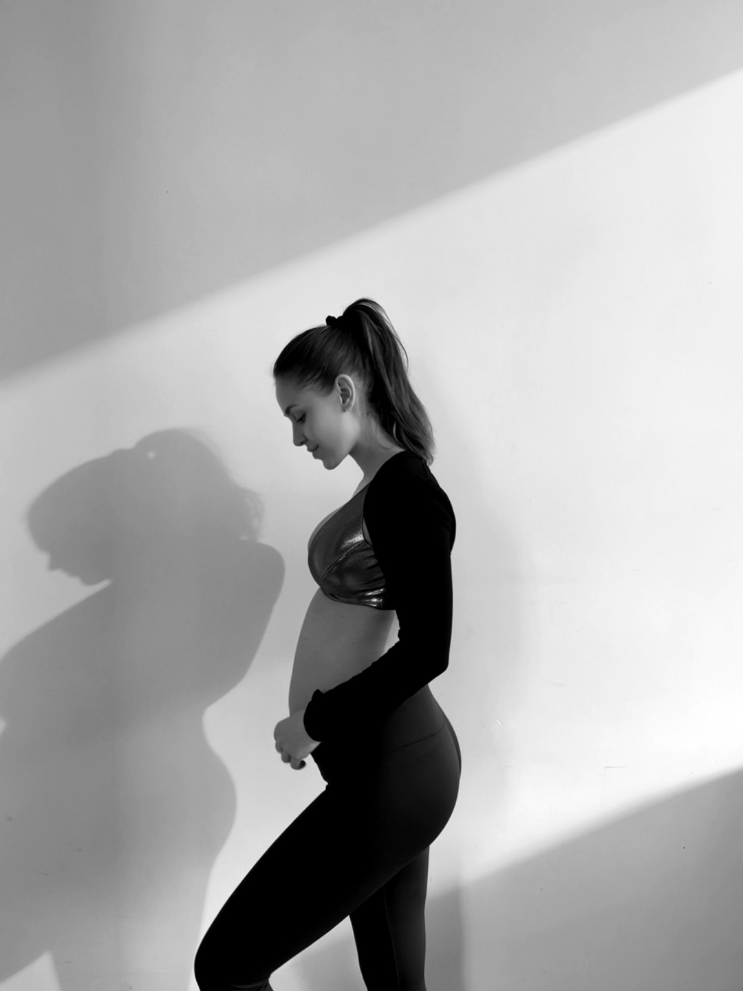 Laurie in a postpartum training session, demonstrating a Pilates and strength exercise with focus and energy