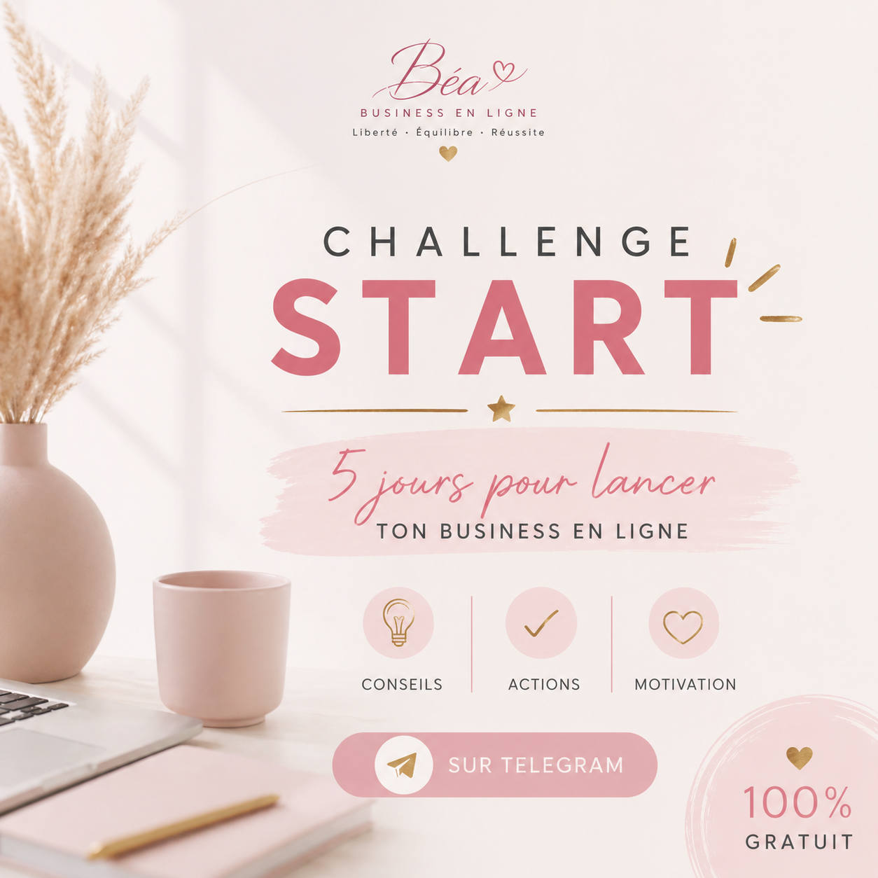 Femme entrepreneure souriante travaillant sur son ordinateur, symbolisant le démarrage d'un business en ligne