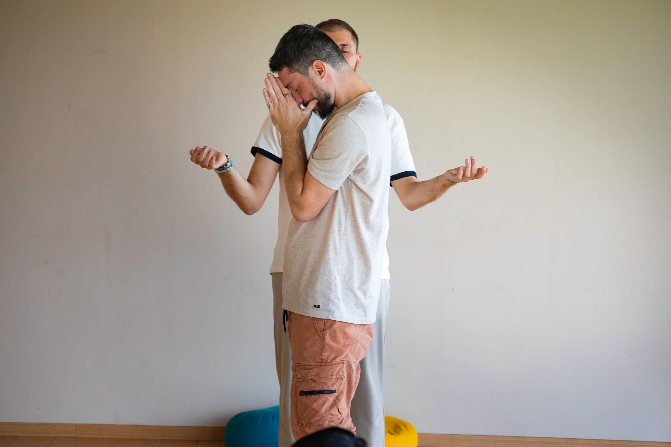 Mouvement psycho-somatique pendant l'atelier INNERFLOW EXPERIENCE — Photo © Titouan Lastra