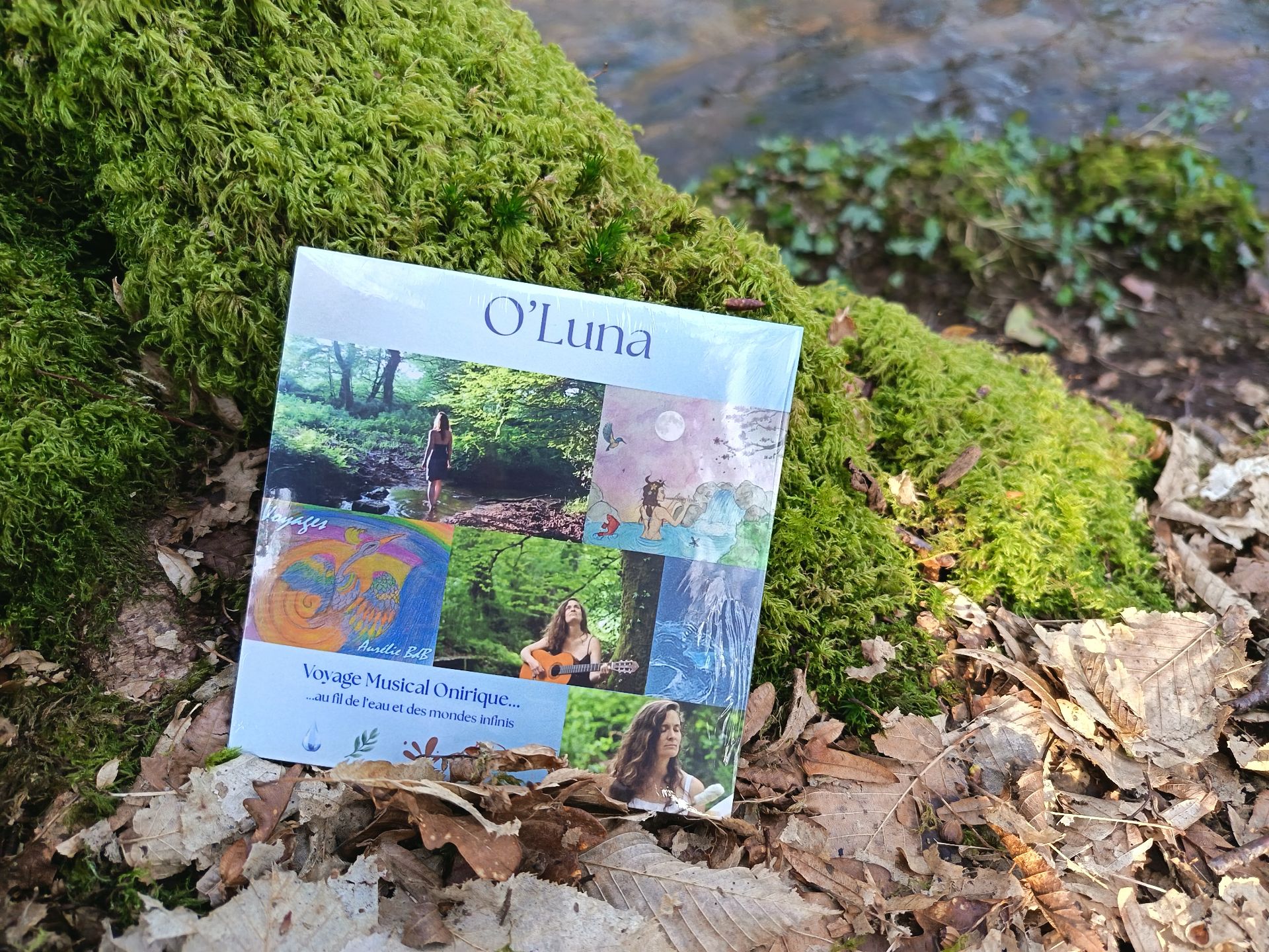 CD O'Luna avec une ambiance aquatique et onirique, reflets de lune sur l'eau