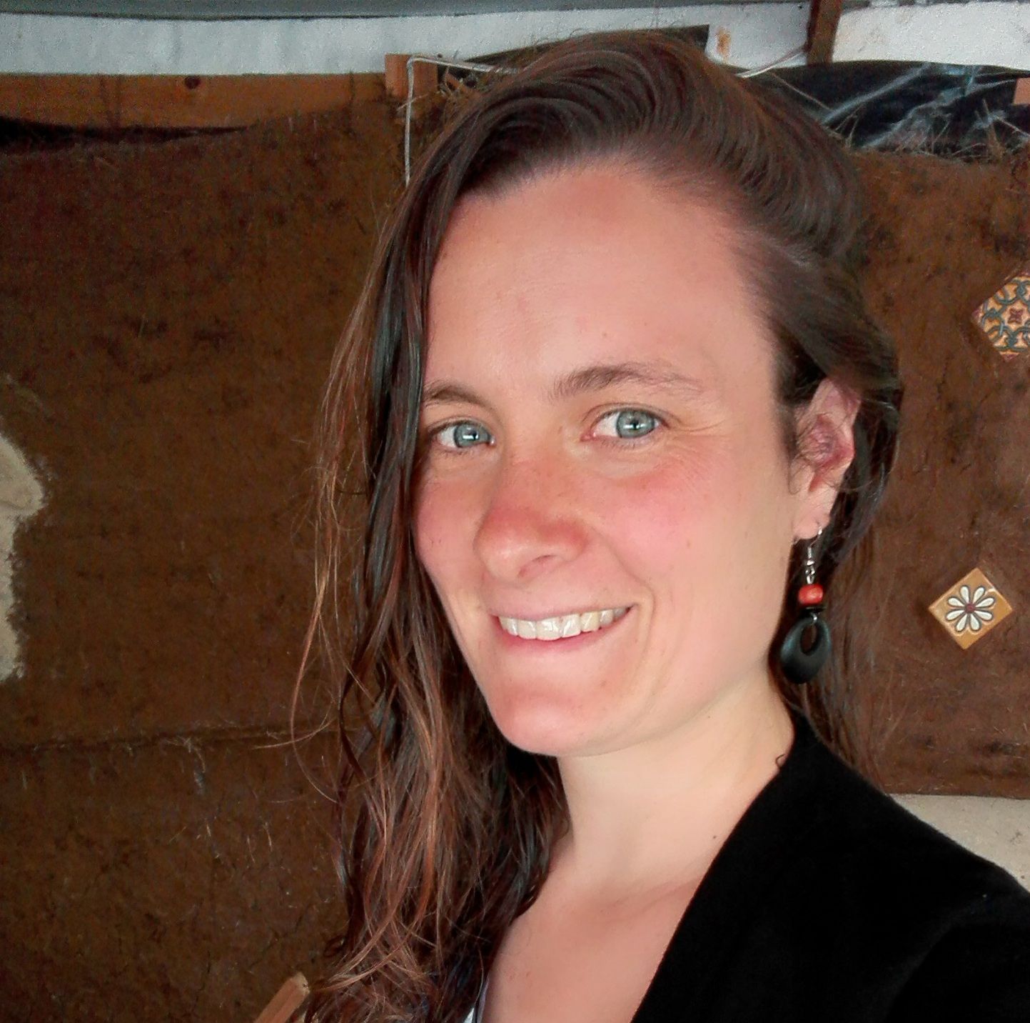Portrait d'Aurélie, artiste médiumnique et praticienne en soins bien-être