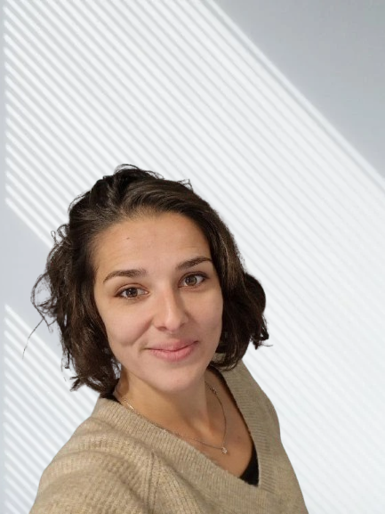Aurélie, coach professionnelle certifiée RNCP et praticienne en soins énergétiques