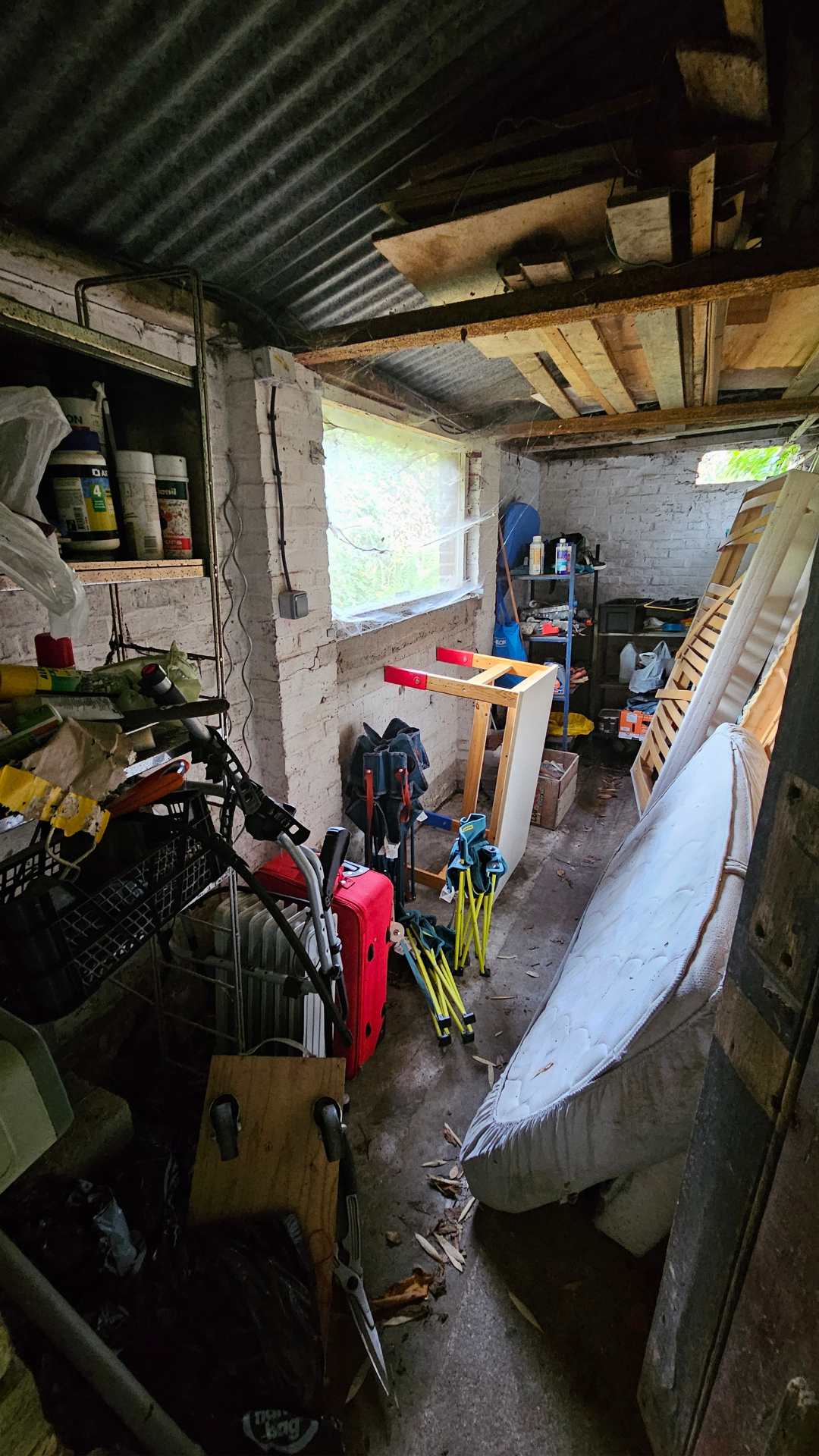 Photo avant organisation - espace encombré et désorganisé
