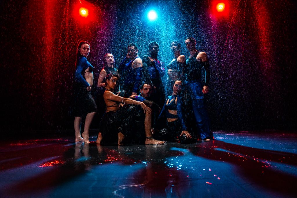 Résultat final d'un tournage Rain Studio montrant la qualité cinématographique et l'impact visuel exceptionnel