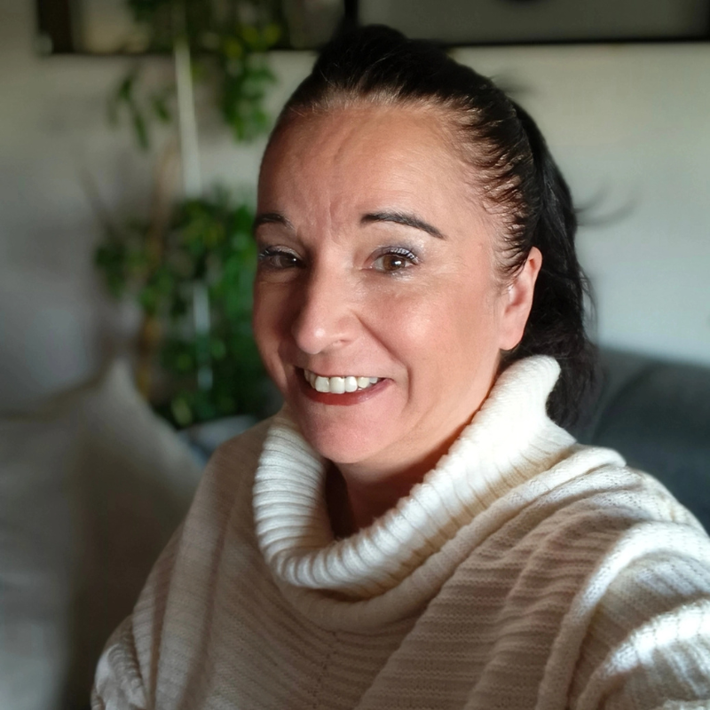 Jenny, fondatrice de Positive et Puissante, coach en transformation intérieure