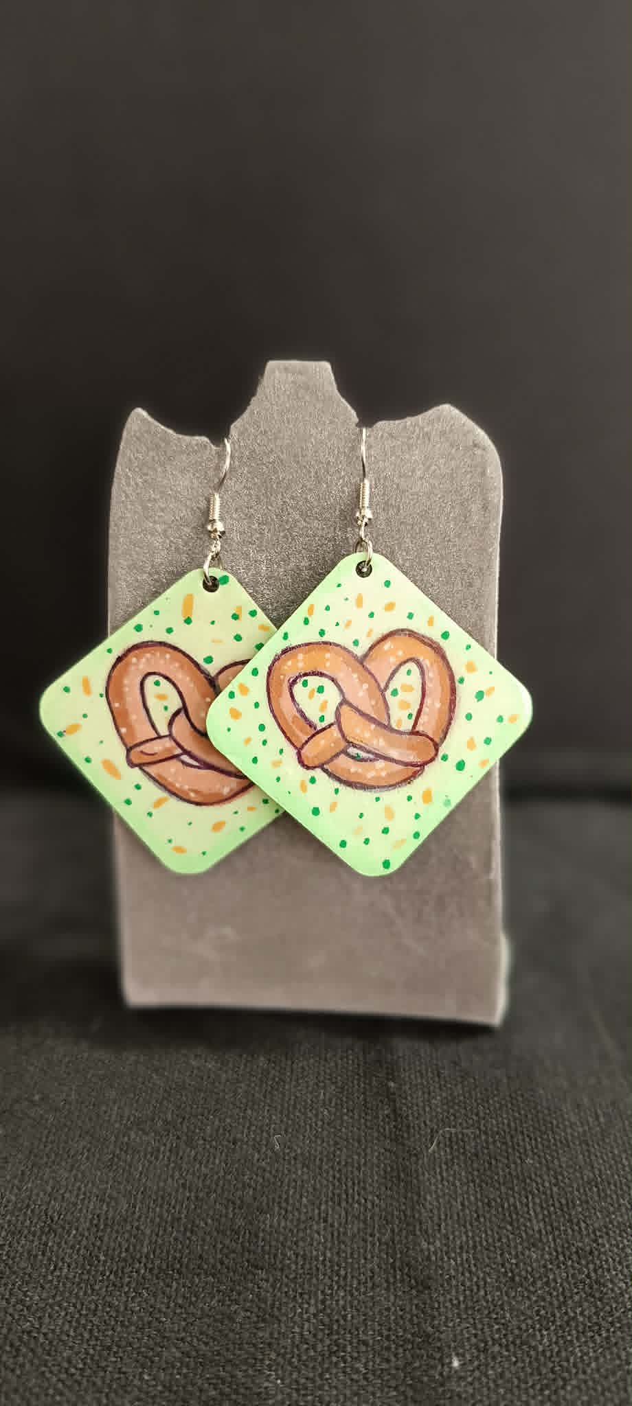 Boucles d'oreille Alsace modèle 1 - motifs traditionnels alsaciens colorés