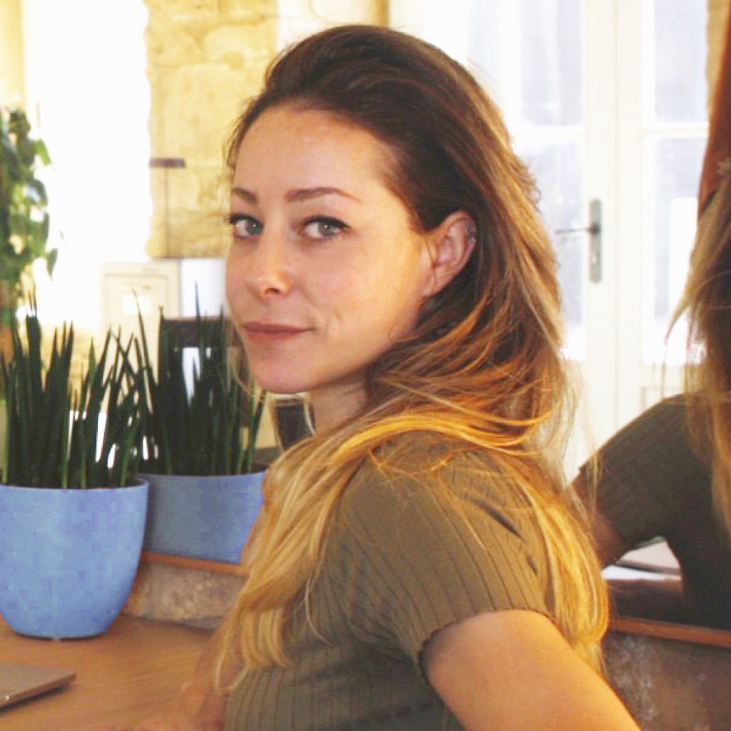 Adrienne, fondatrice d'Orizon Studio, brand designer et partenaire de croissance