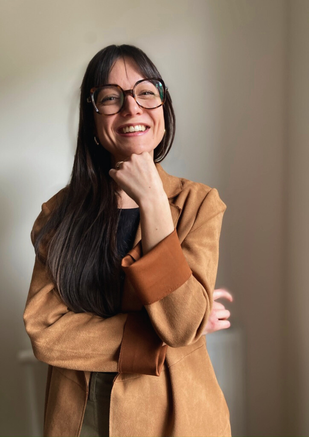 Pauline, accompagnante en transition professionnelle, souriant avec bienveillance